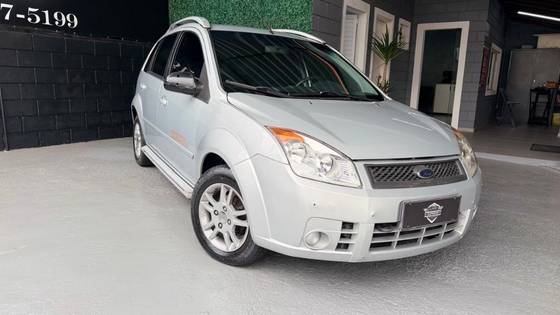 FORD FIESTA 1.6 MPI TRAIL HATCH 8V FLEX 4P MANUAL